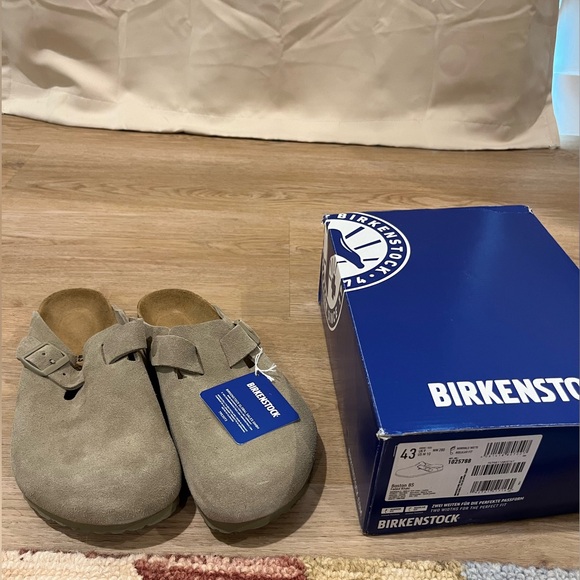 Never worn Men’s Birkenstock Boston Clog (size 43). I purchased the wrong size - Picture 2 of 5